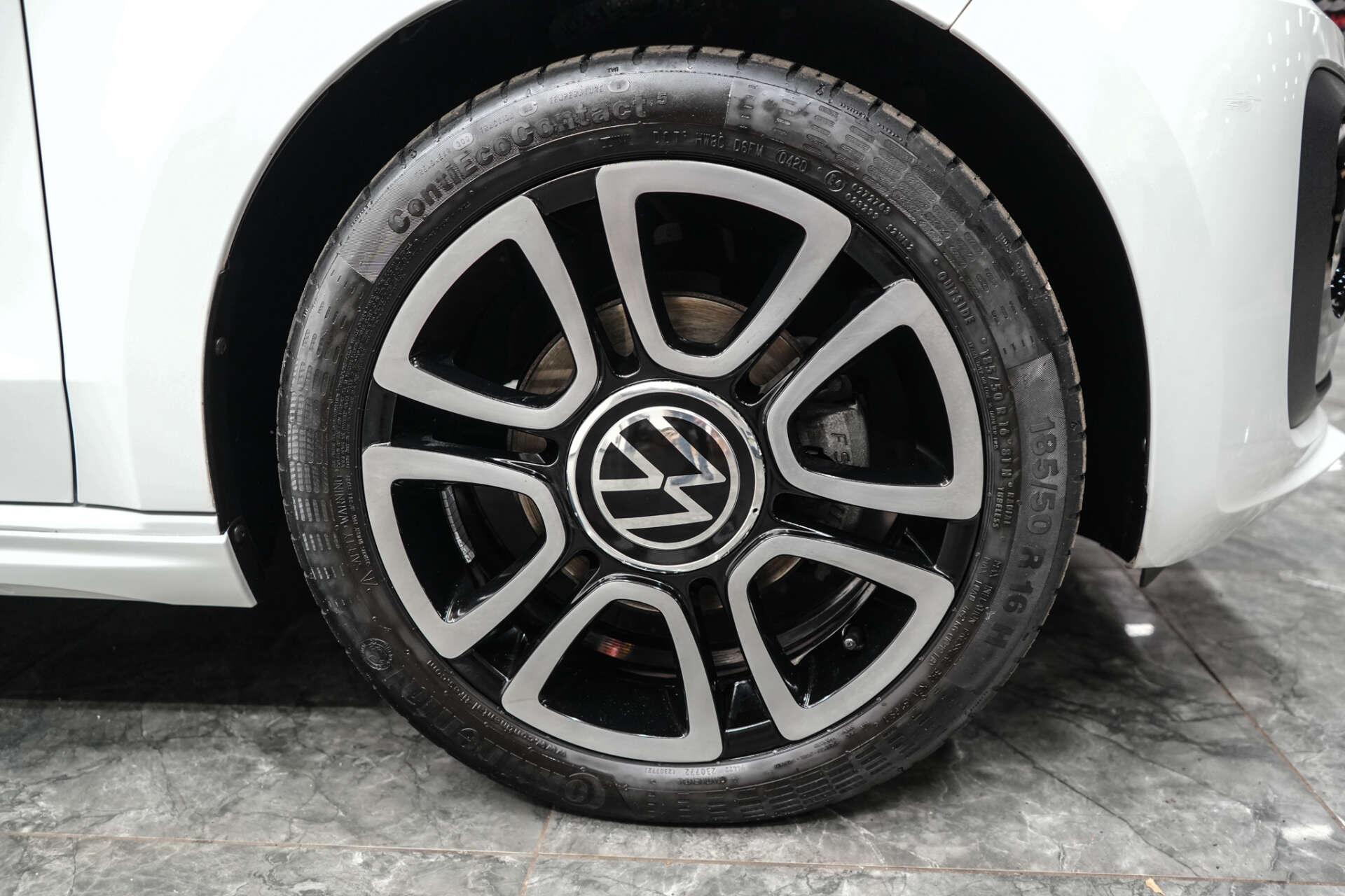 Volkswagen Up! view 7