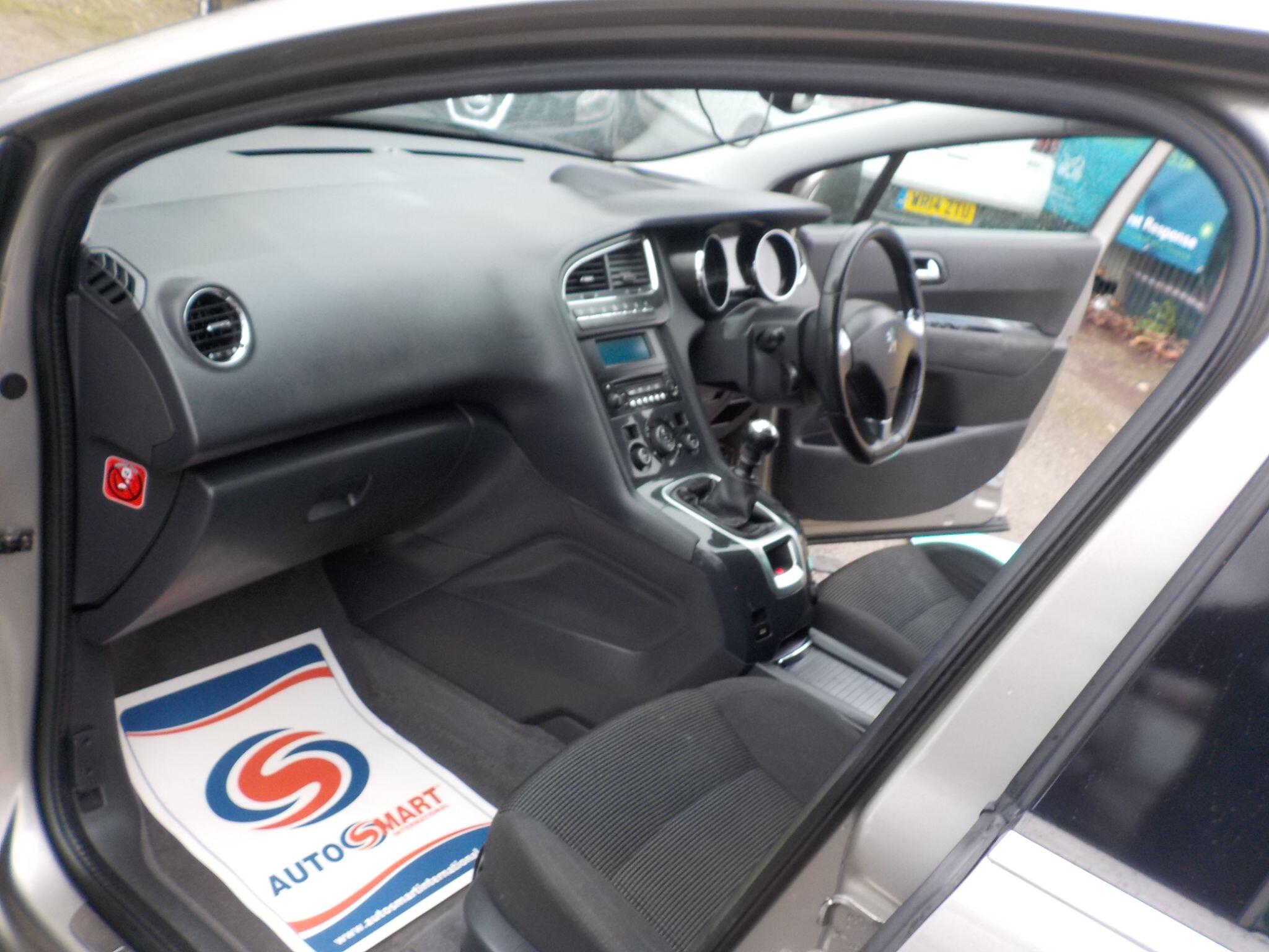 Peugeot 5008 1.6 HDi Allure Euro 5 5dr