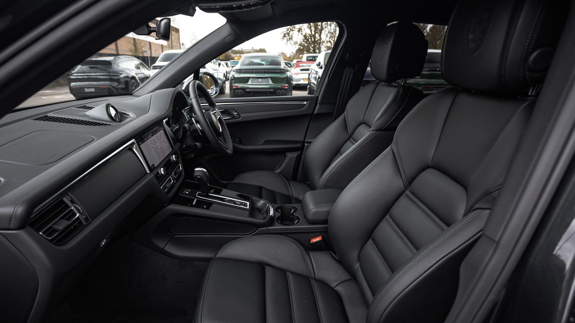 Porsche Macan view 30