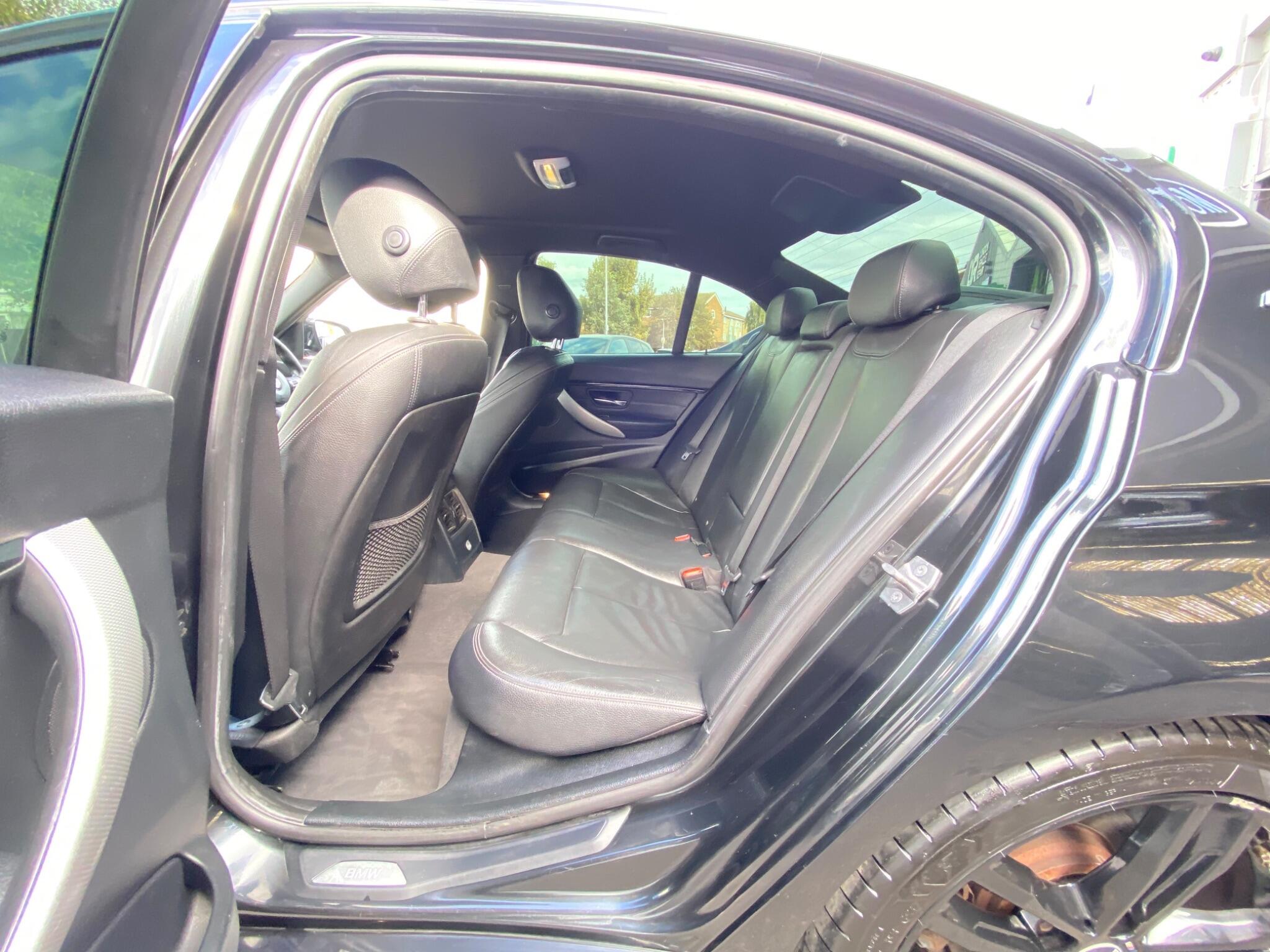 BMW 3 Series view 26