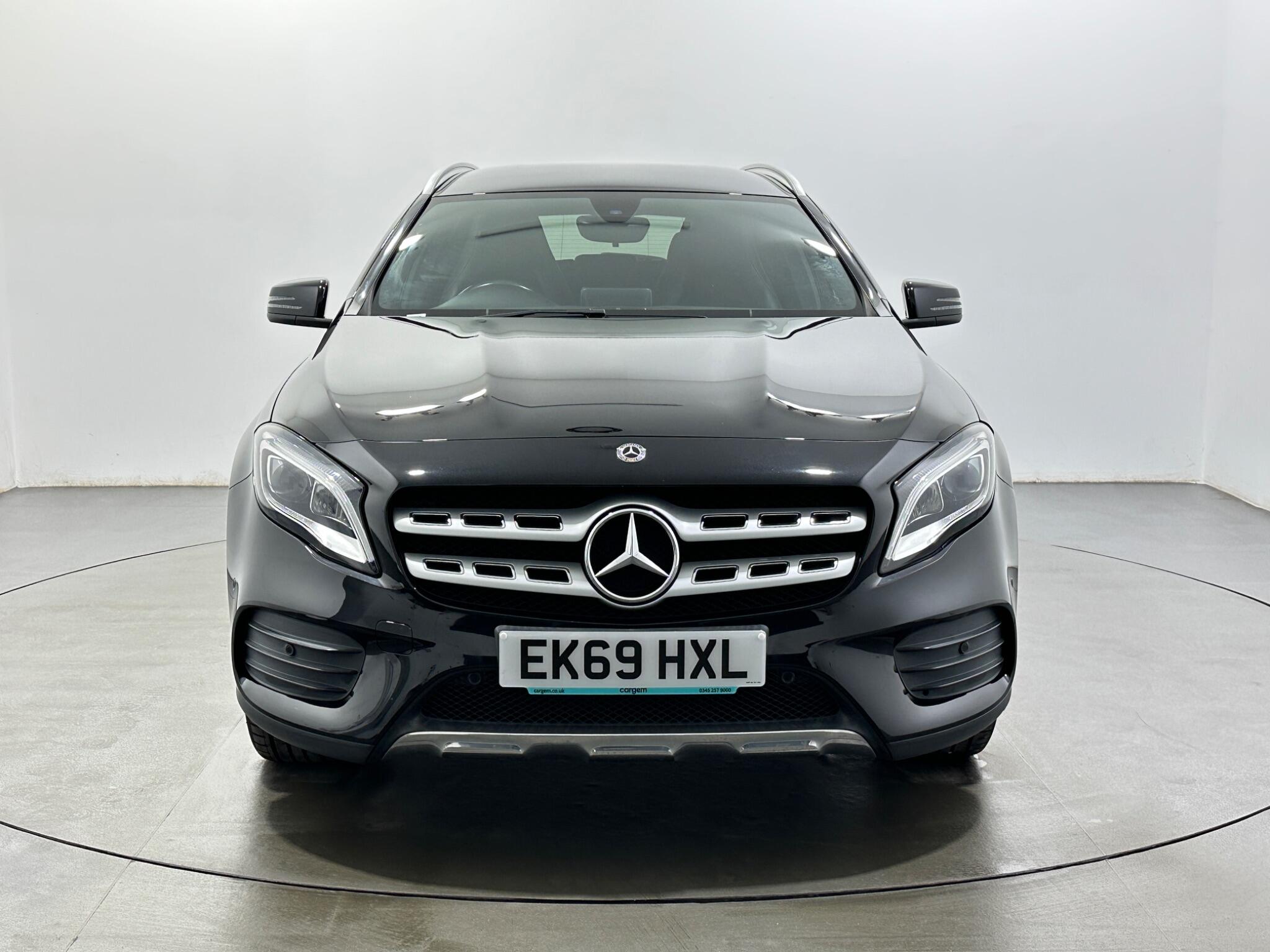 Mercedes-Benz Gla view 3