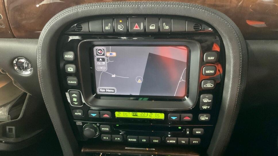 Jaguar XJ view 9