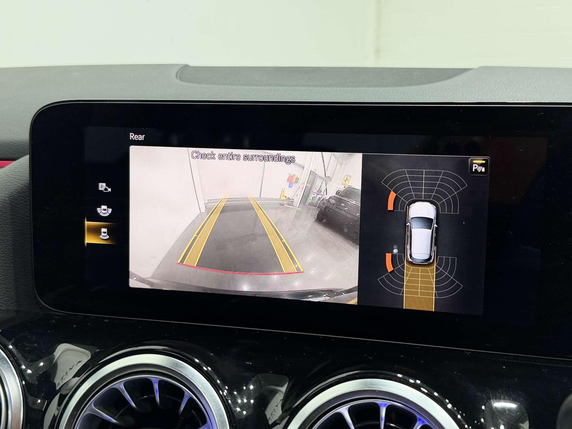 Mercedes-Benz Gla view 38