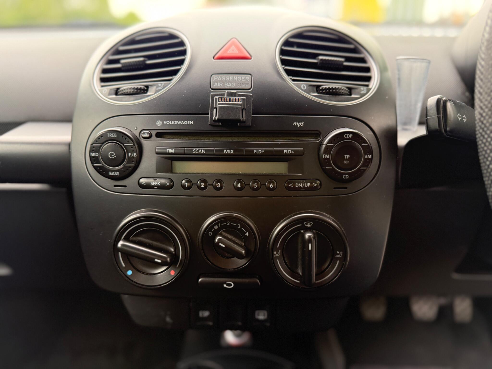 2009 Volkswagen Beetle image 17