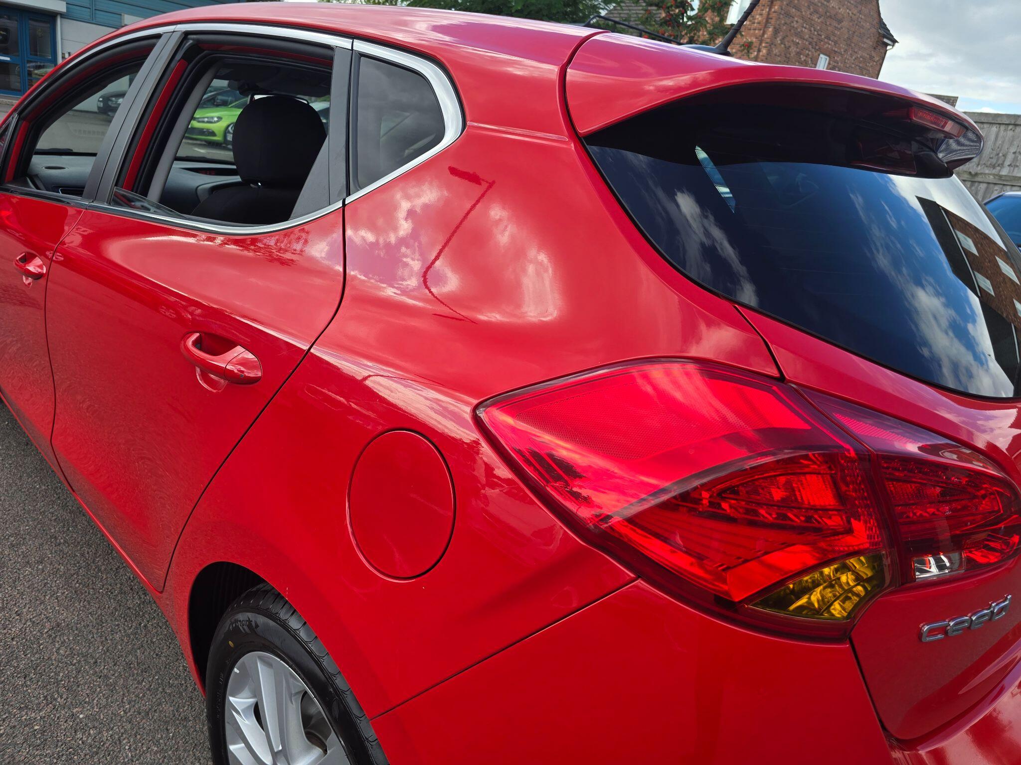 Kia Ceed view 90