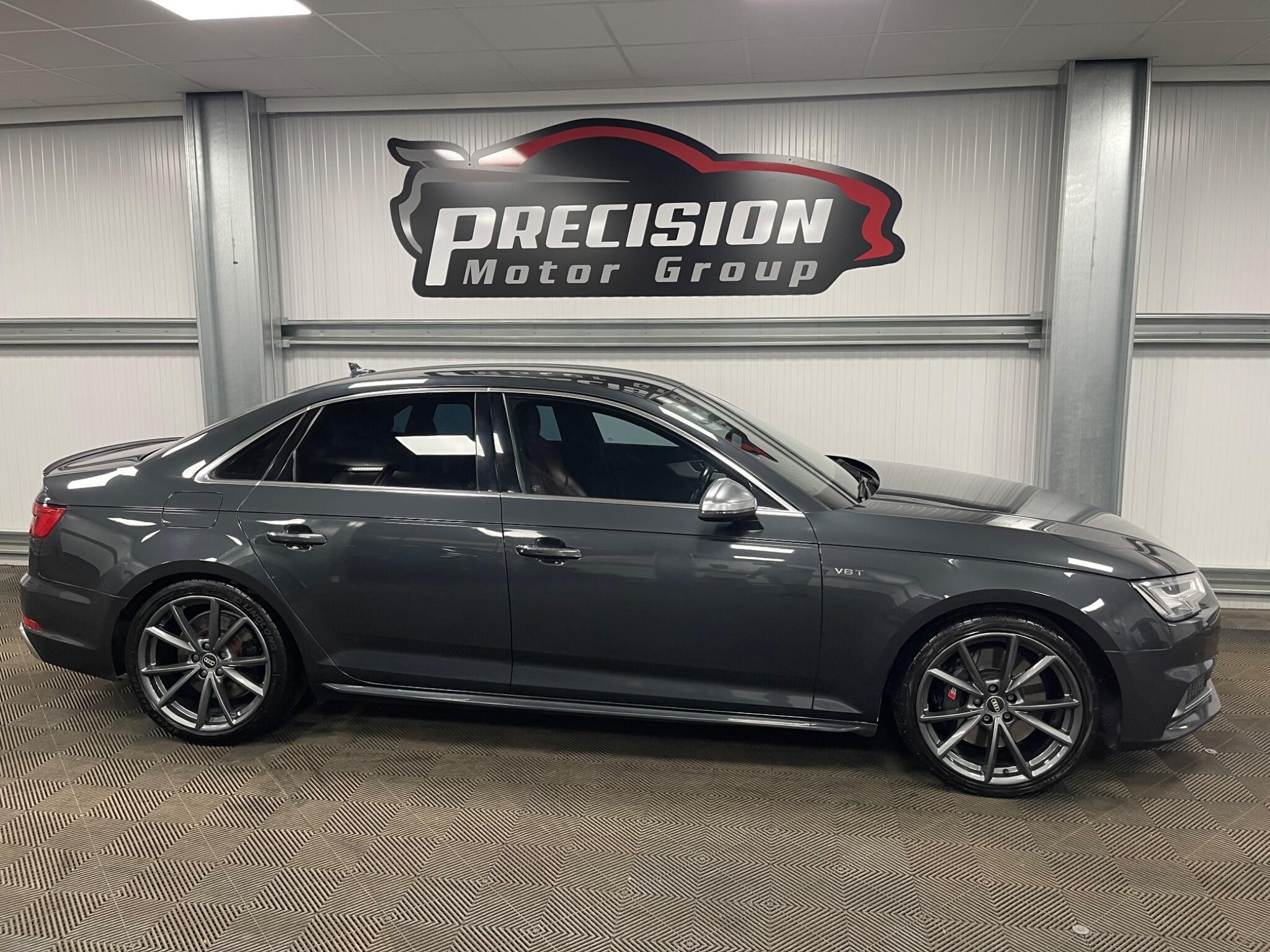 Audi S4 view 25