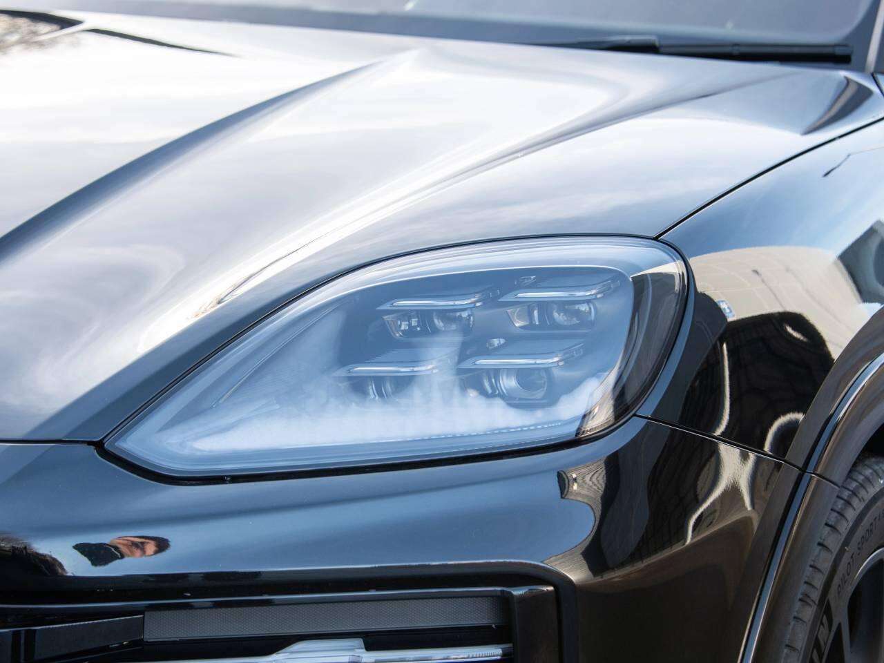 Porsche Cayenne view 9