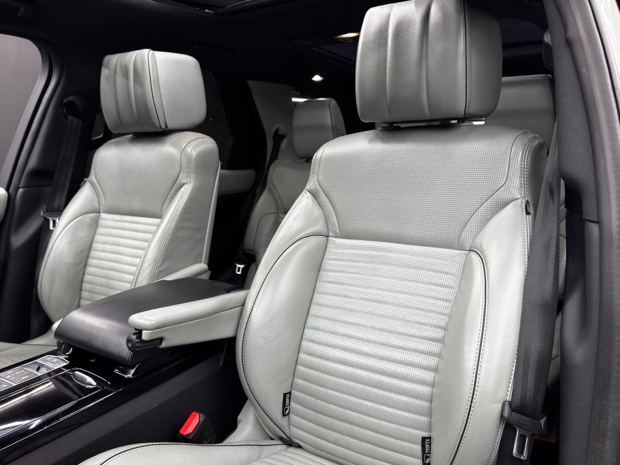 Land Rover Discovery view 14