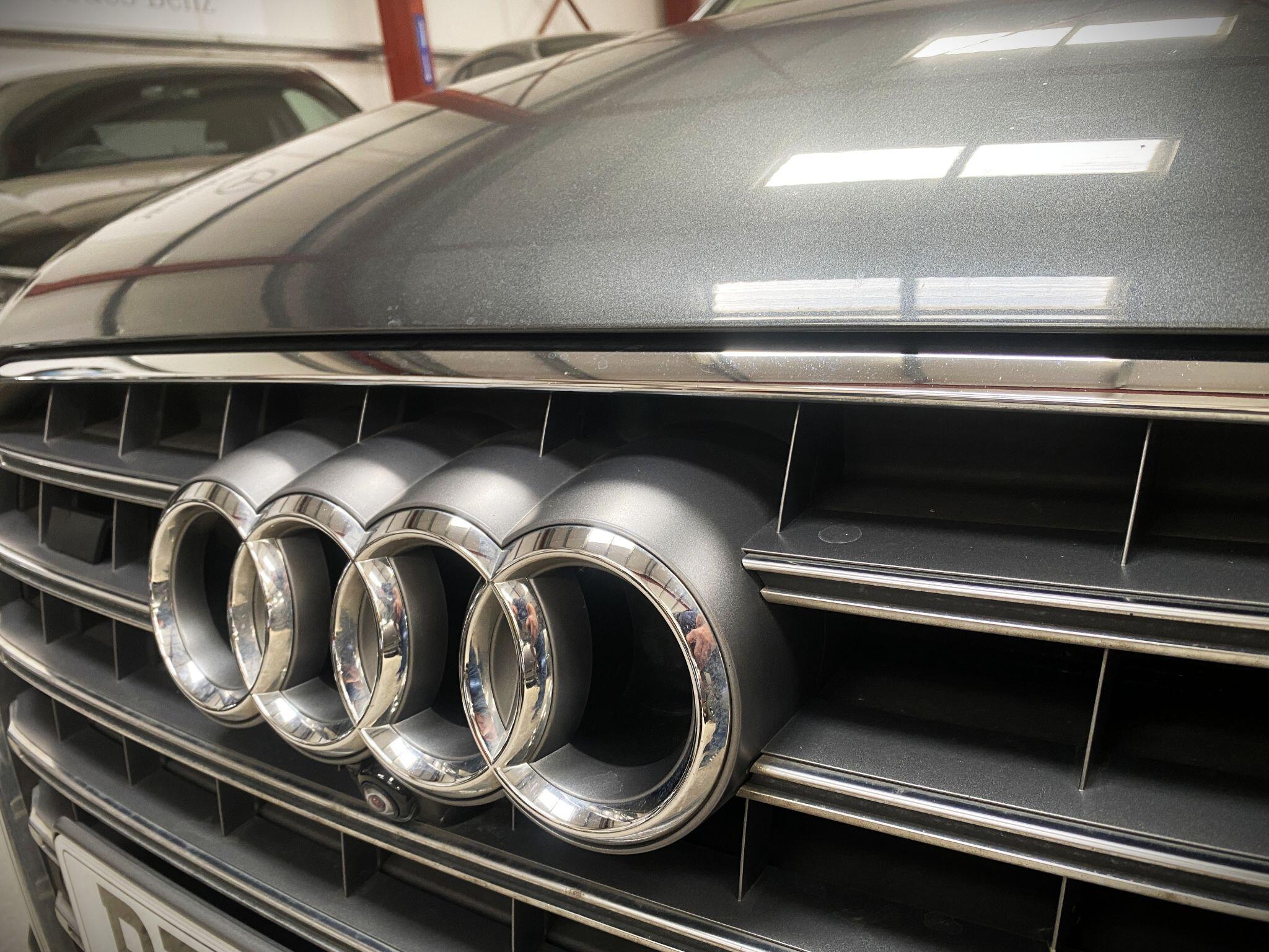 Audi S8 view 19