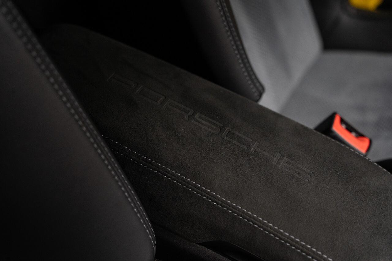 Porsche Cayman view 29
