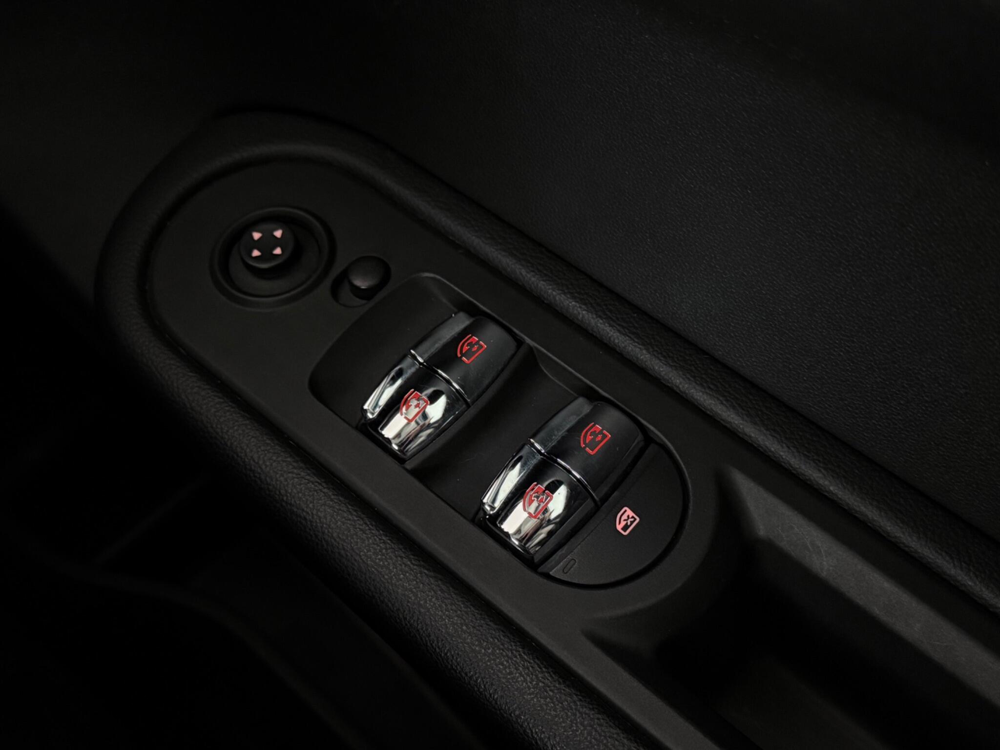 Mini Countryman view 30