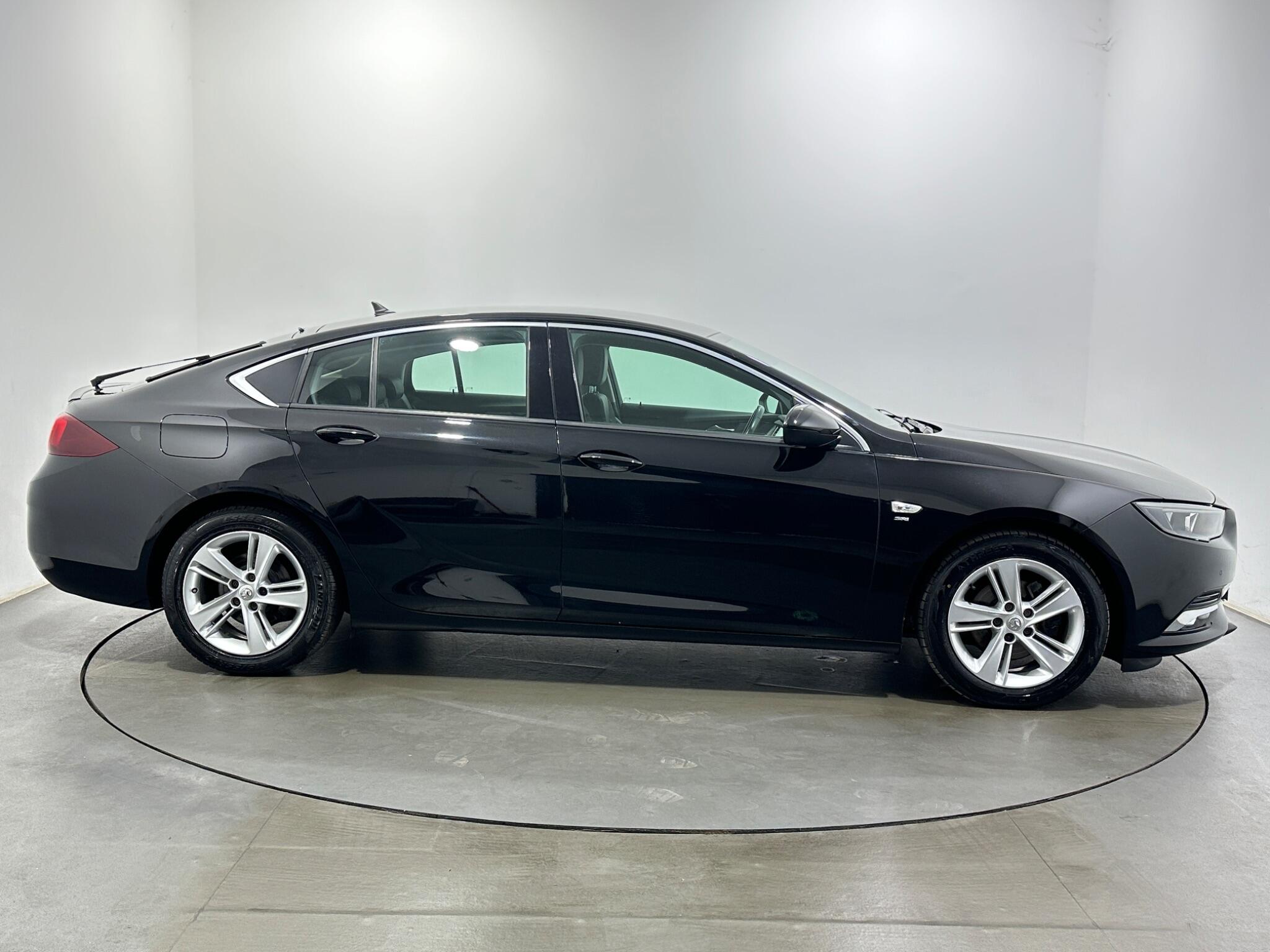 Vauxhall Insignia view 9