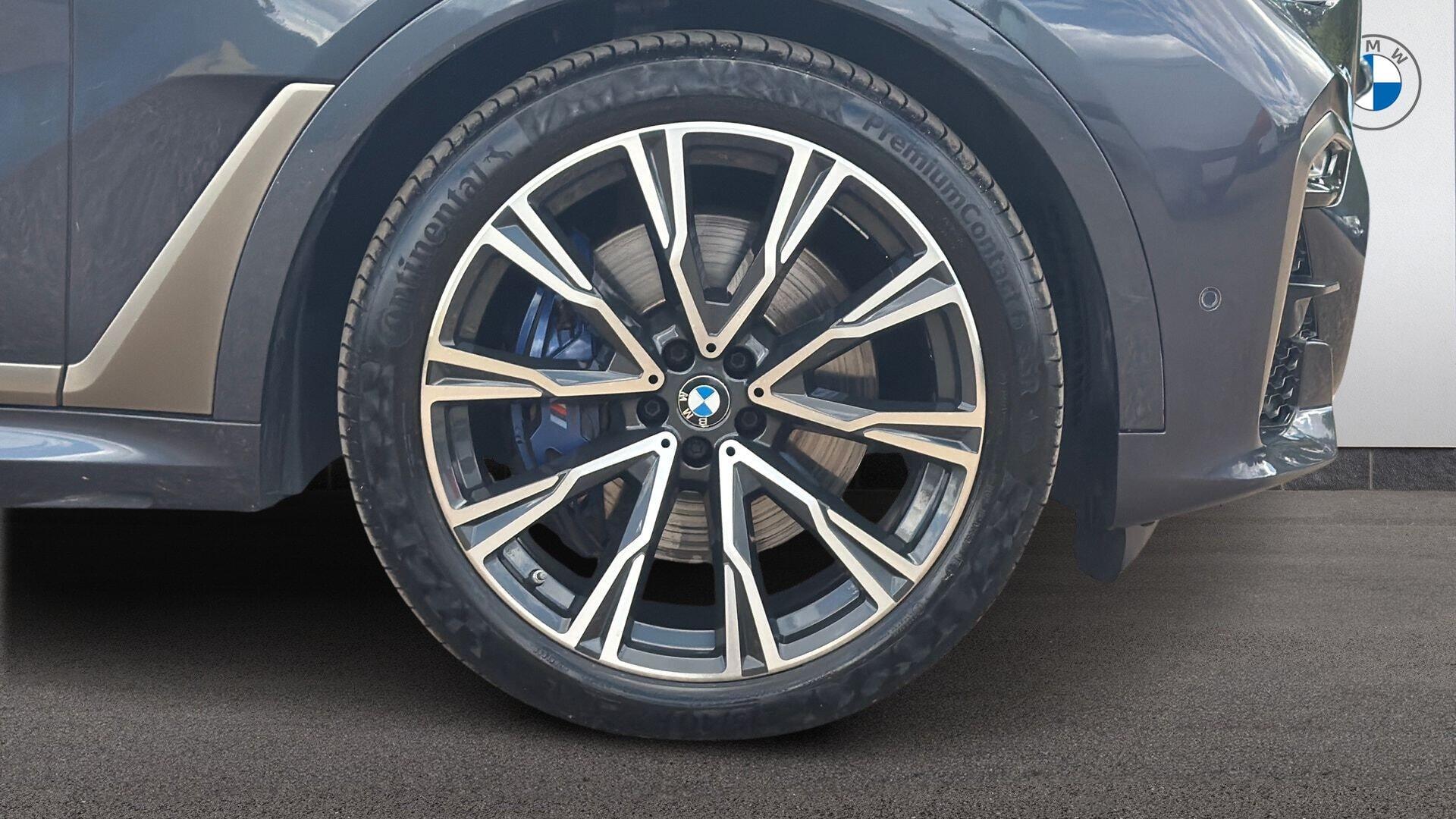 BMW X7 view 14