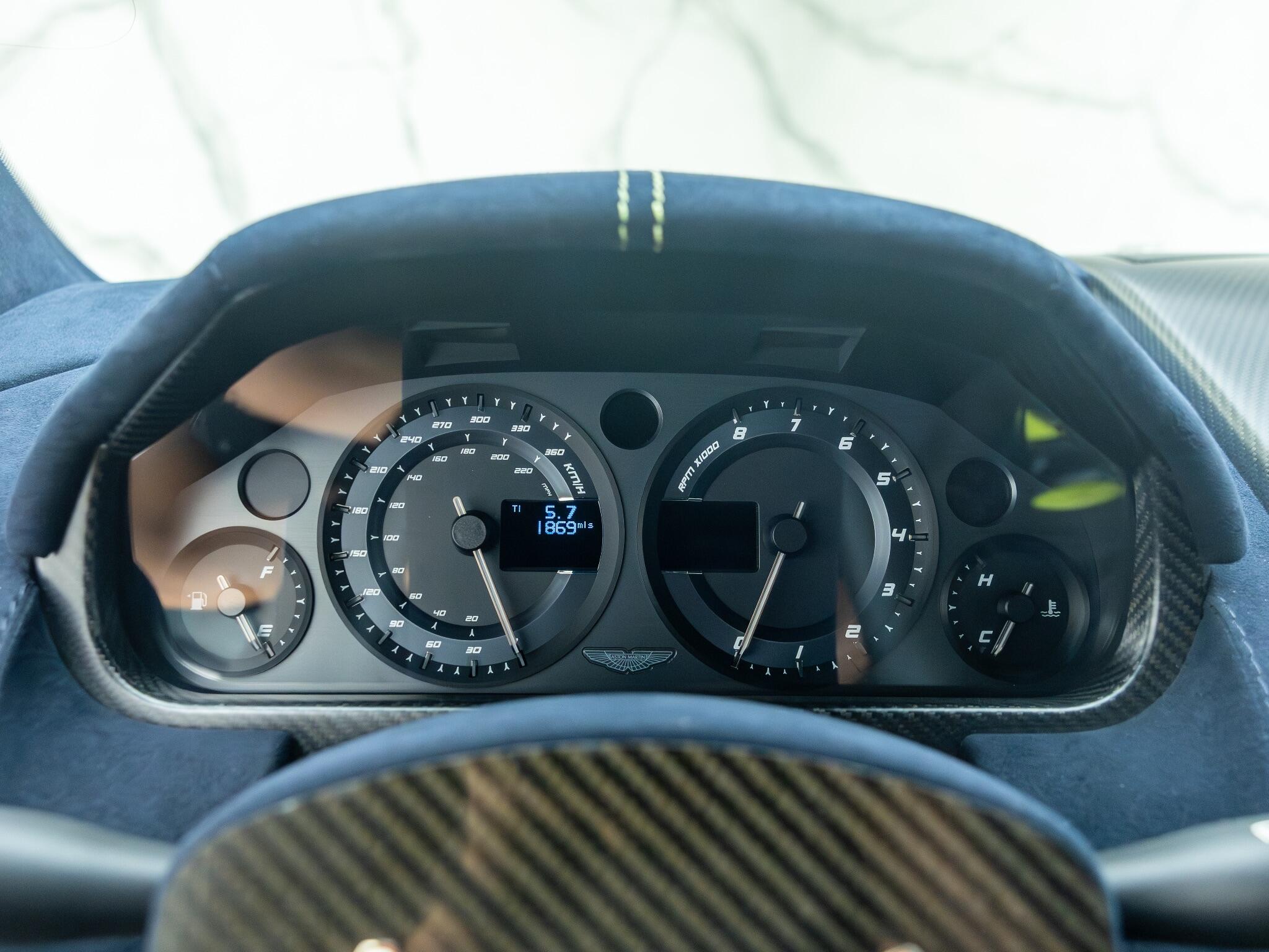 Aston Martin Vantage view 28
