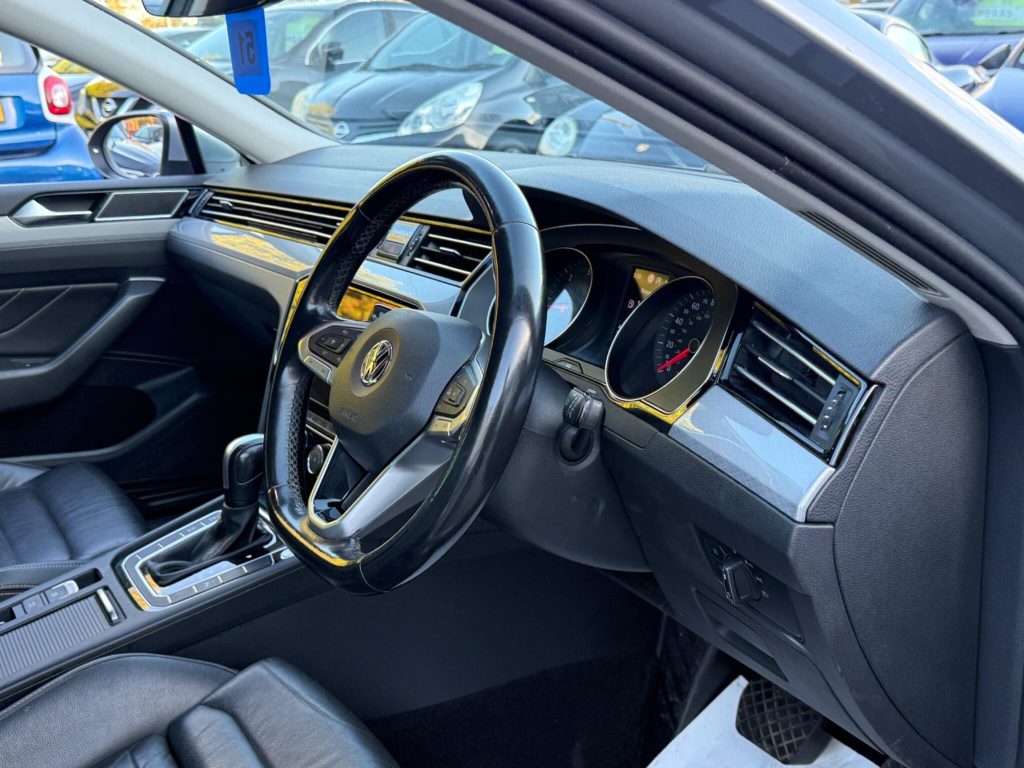 Volkswagen Passat - Image 38