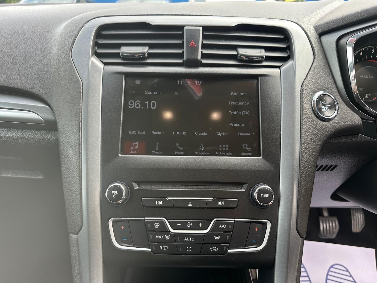 Ford Mondeo view 11