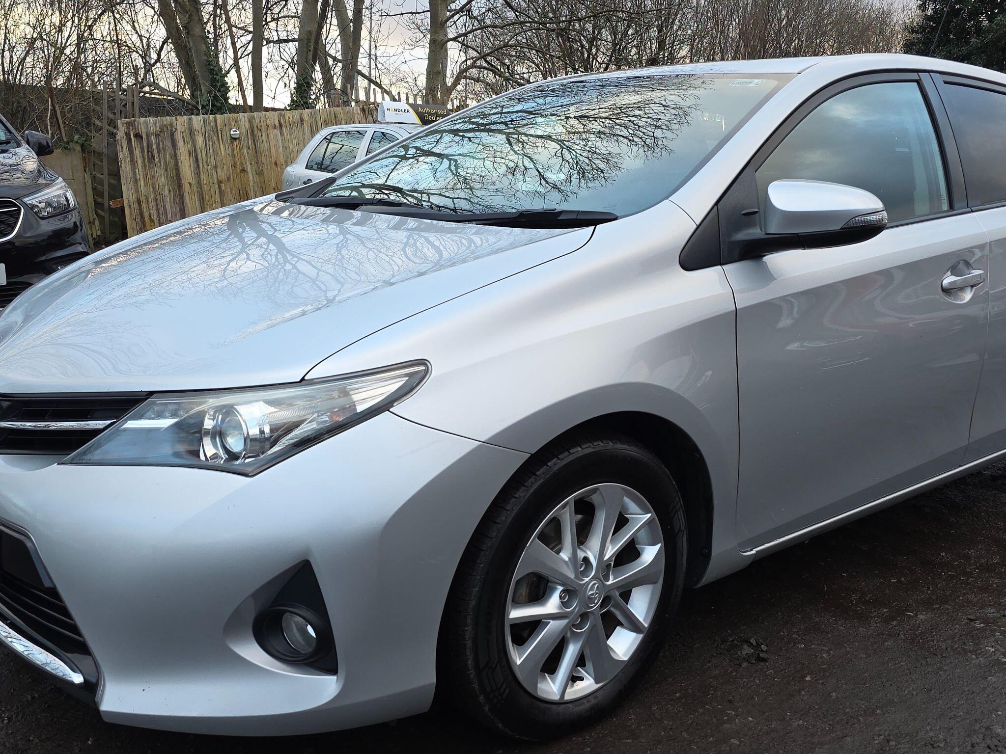 2013 Toyota Auris image 9