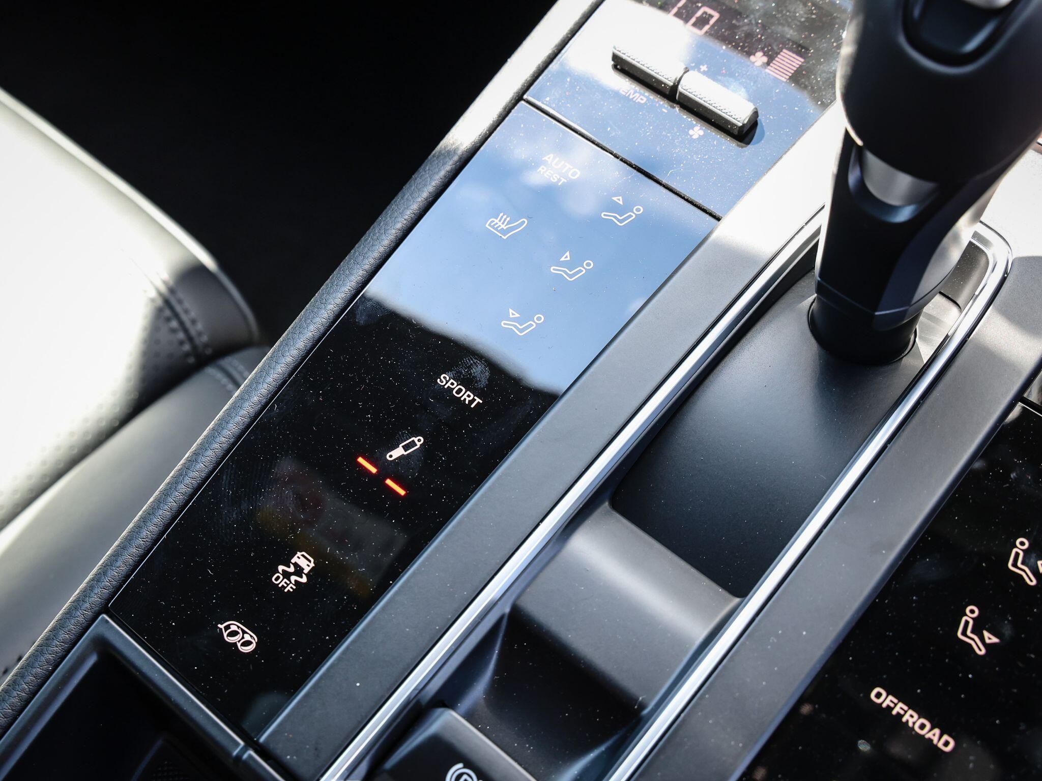 Porsche Macan view 11