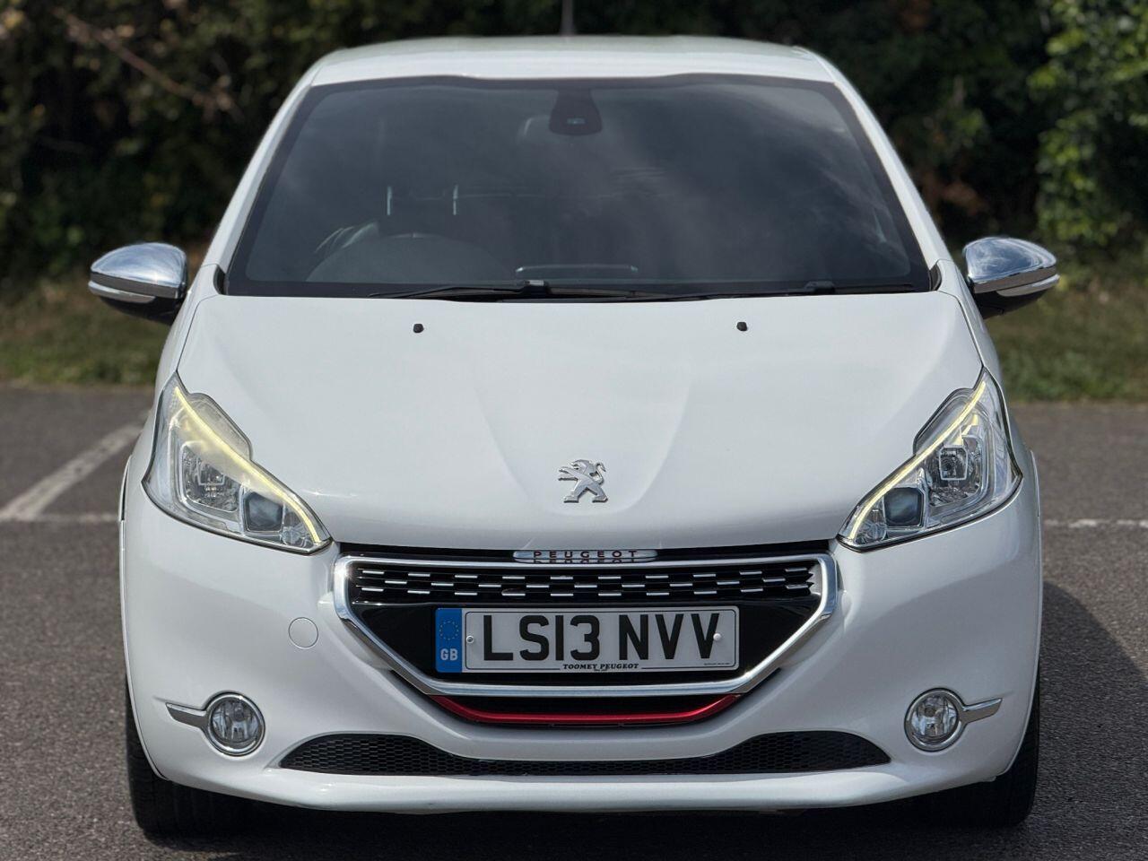 Peugeot 208 view 5