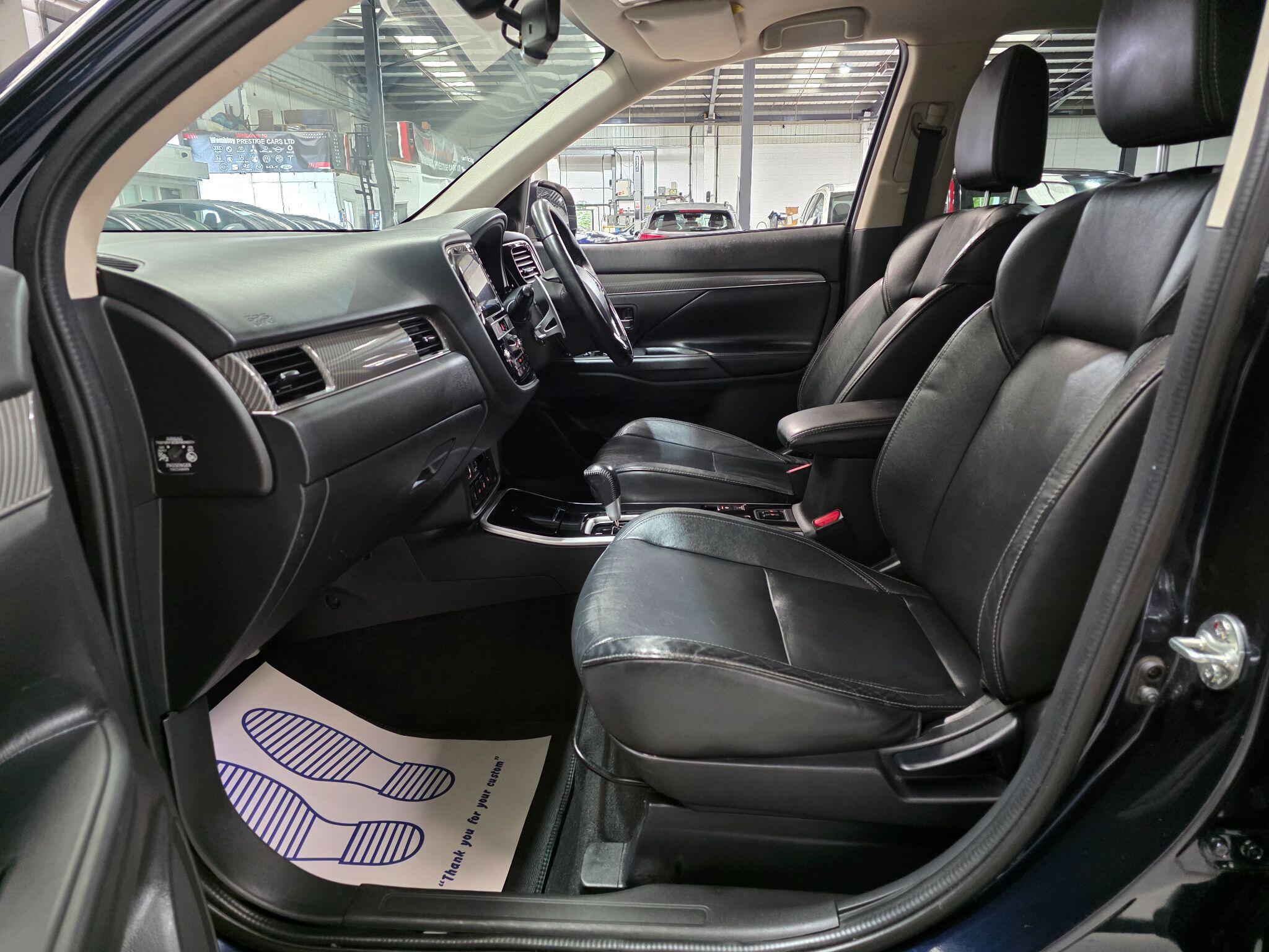 Mitsubishi Outlander view 25