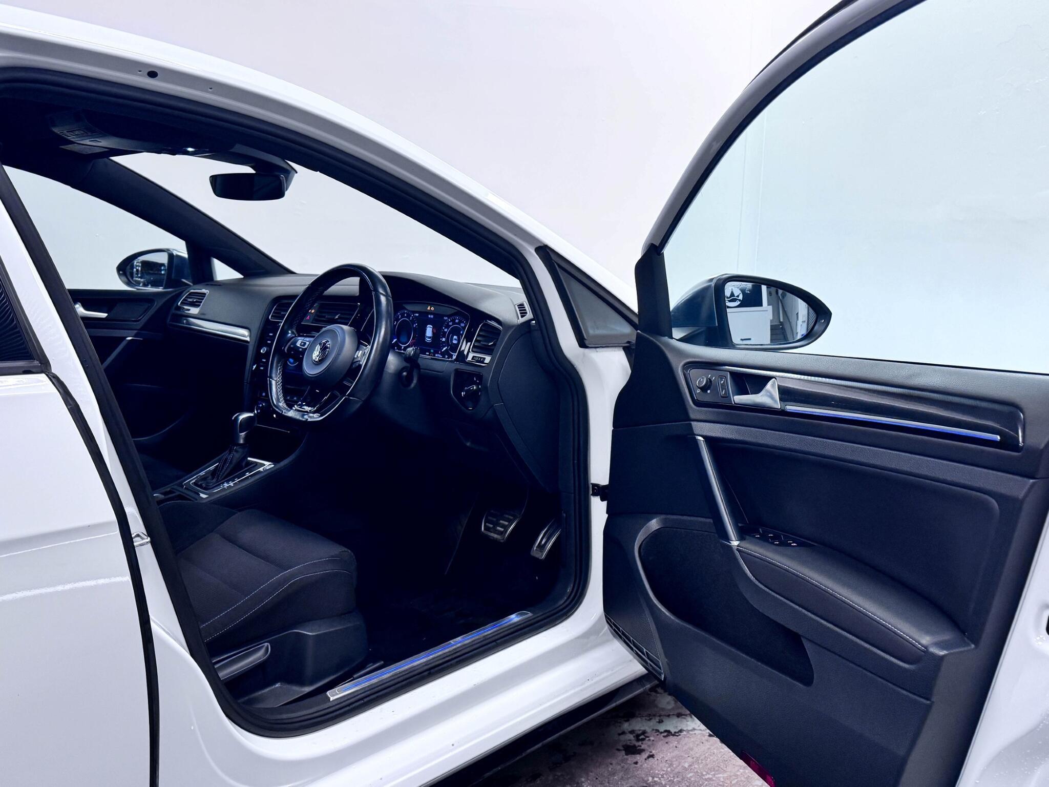 Volkswagen Golf view 13