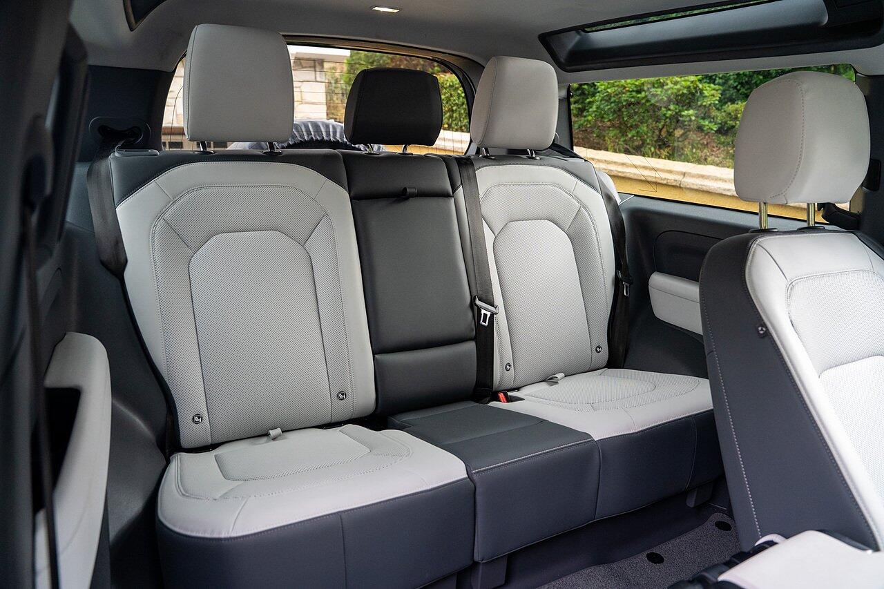 Land Rover Defender view 63