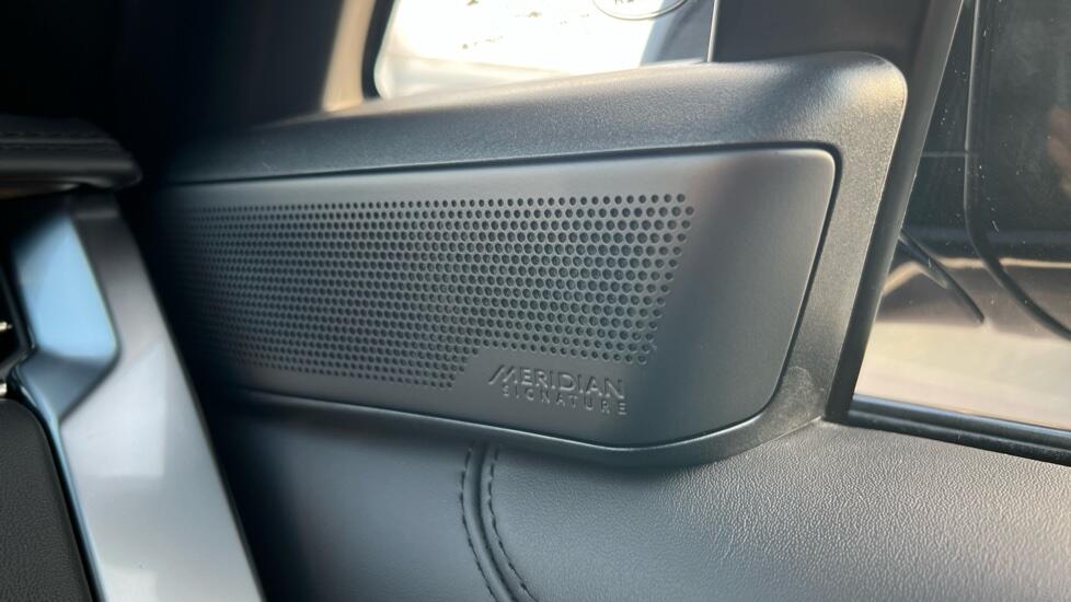 Land Rover Range Rover view 22