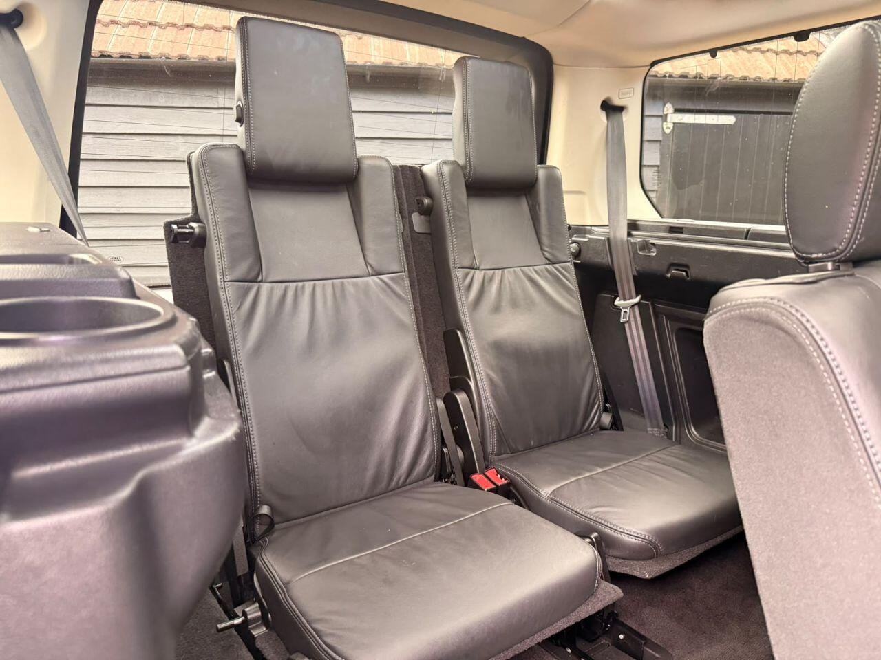 Land Rover Discovery view 16