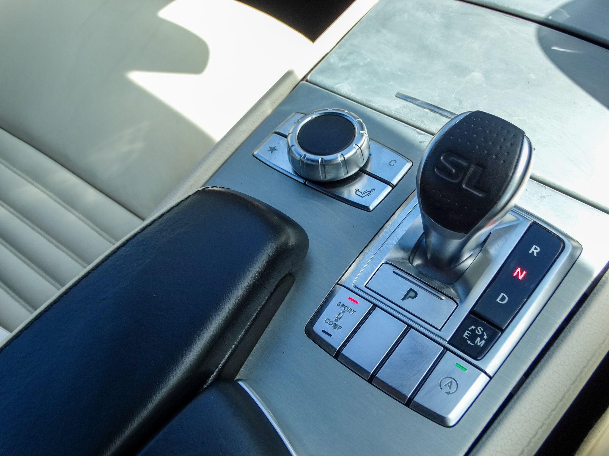 Mercedes-Benz SL view 26
