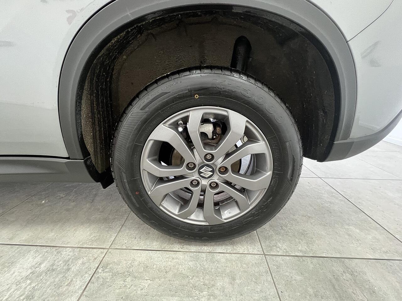 Suzuki Vitara view 19