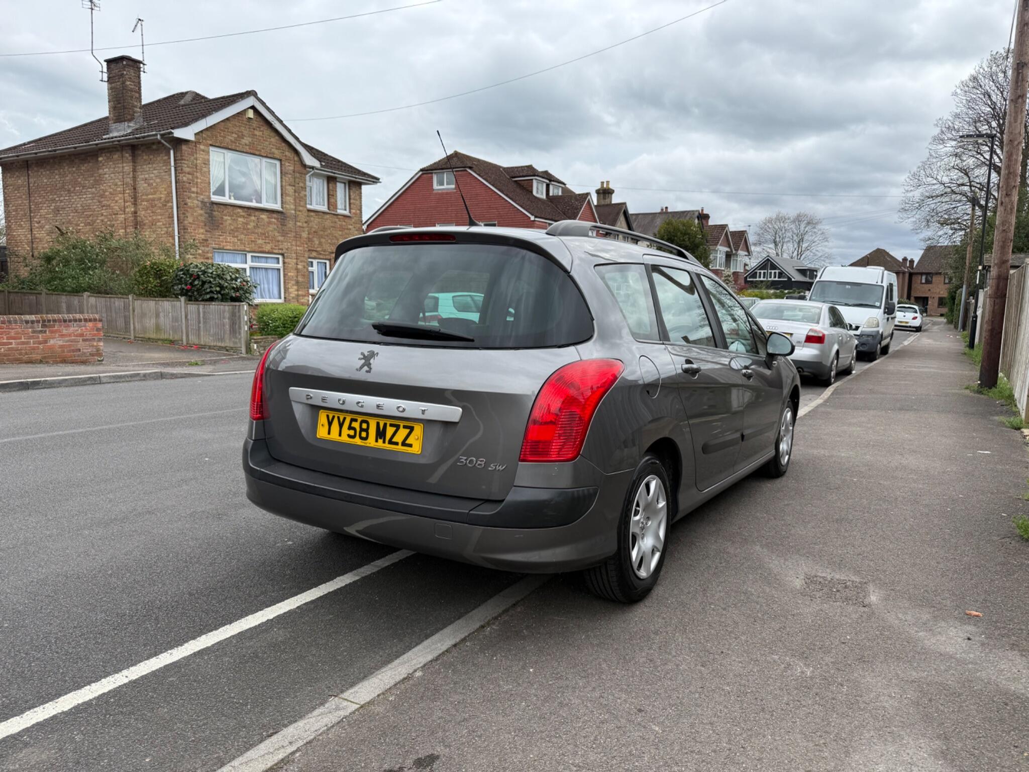 Peugeot 308 SW view 4