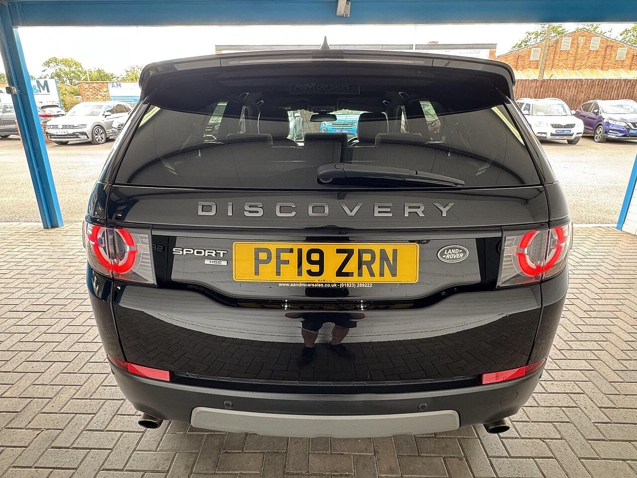 Land Rover Discovery Sport view 4