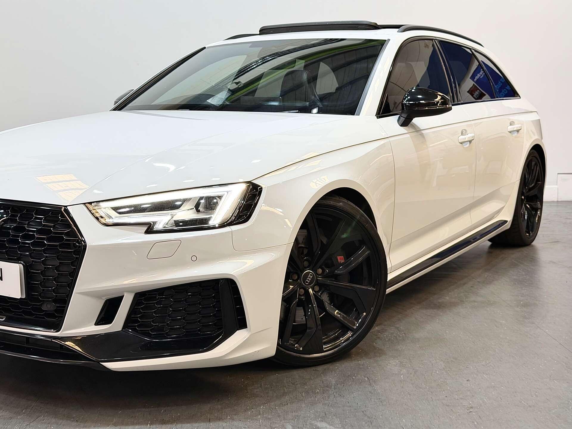 Audi RS4 view 14