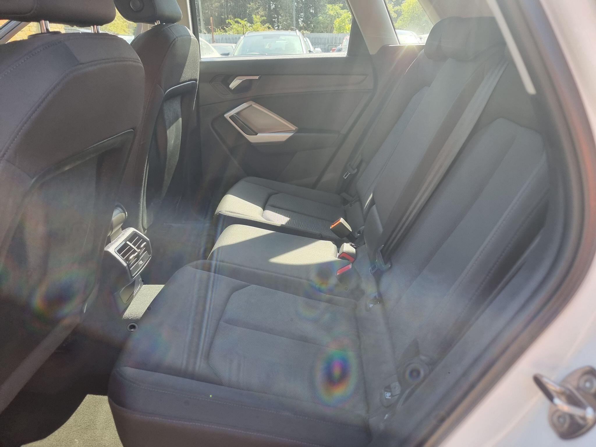 Audi Q3 view 11