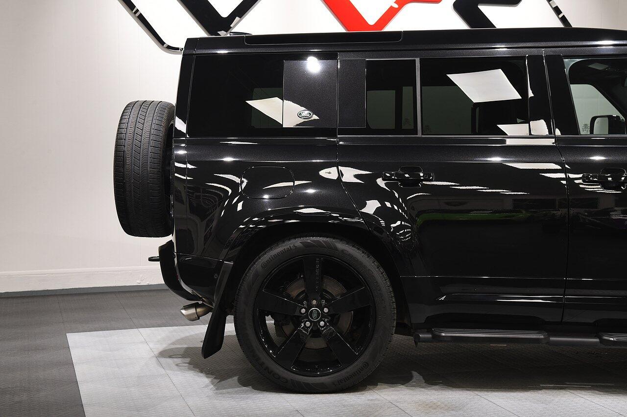 Land Rover Defender view 39