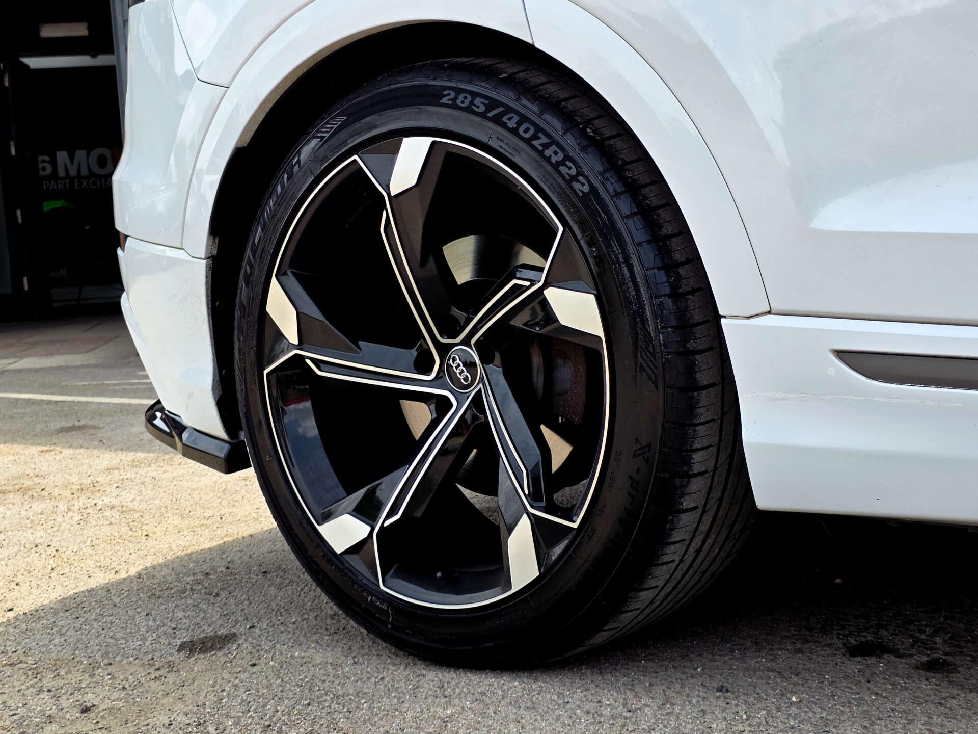 Audi Q8 view 15