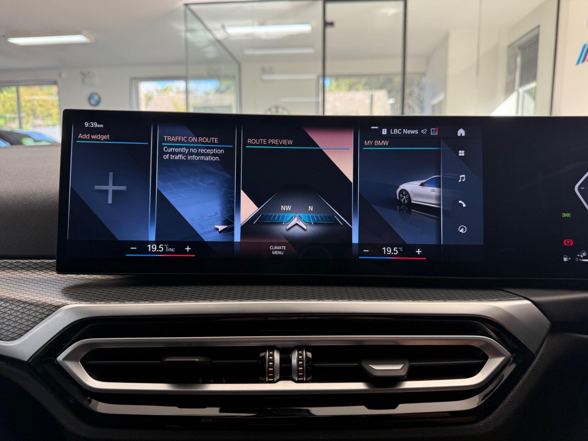 BMW 3 Series view 24