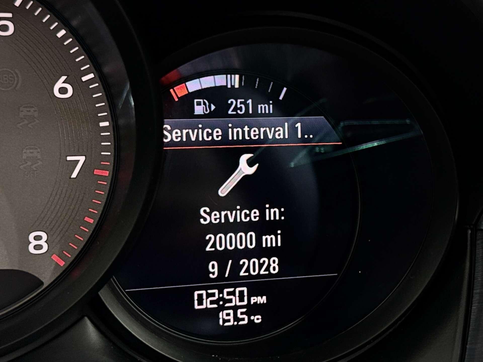 Porsche Macan view 25