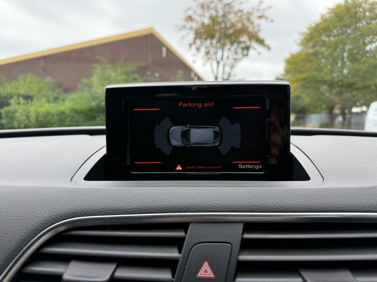 Audi Q3 view 17