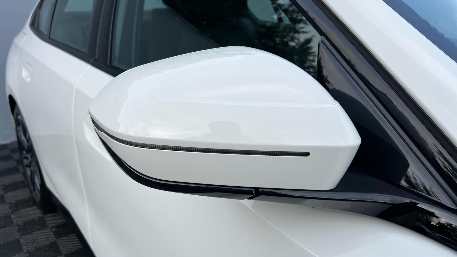BMW i5 view 27