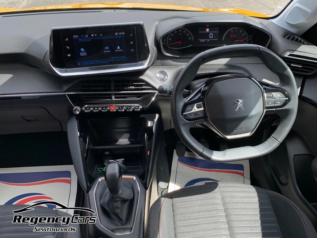 Peugeot 208 view 10