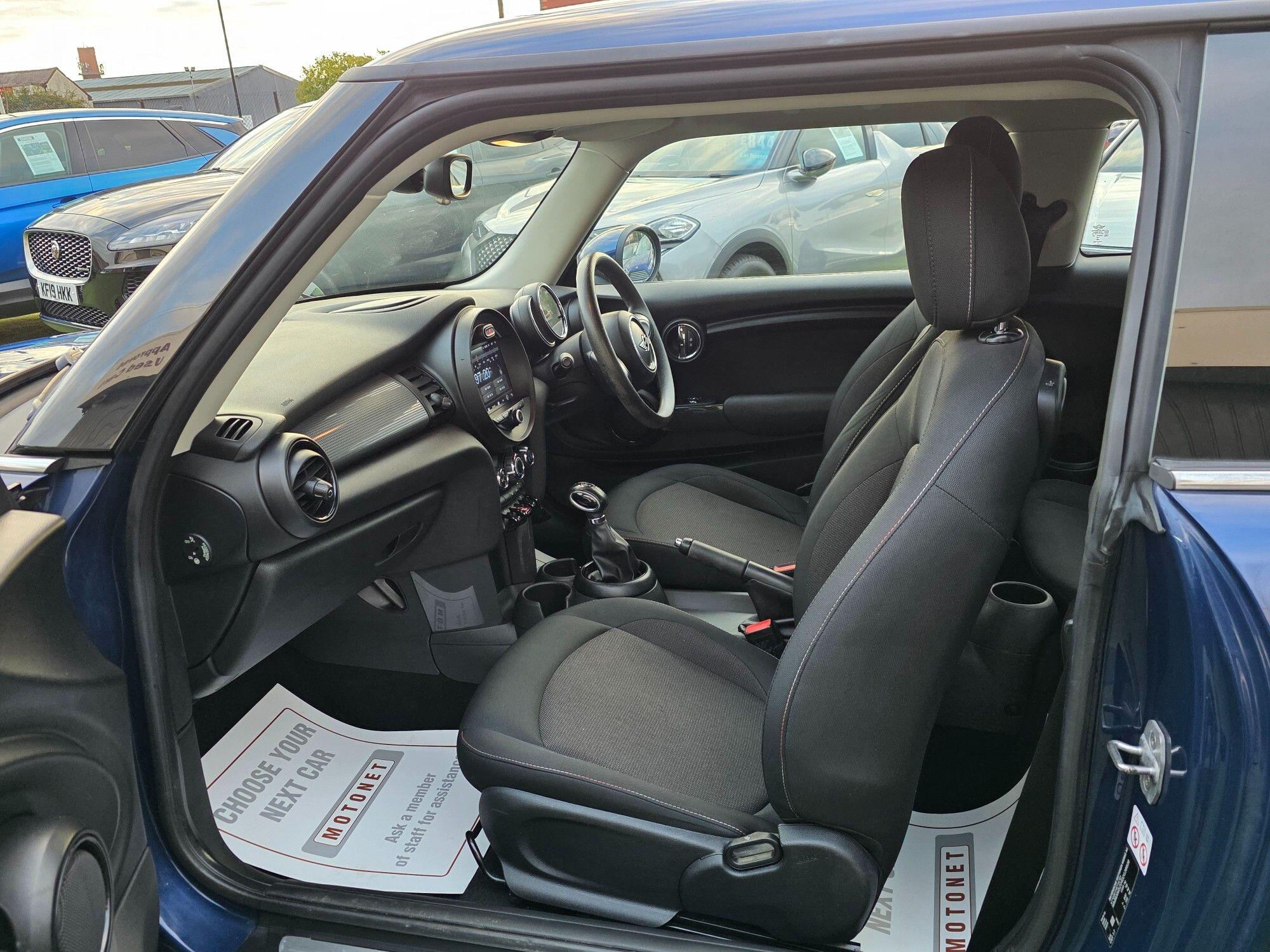 Mini Hatch view 10