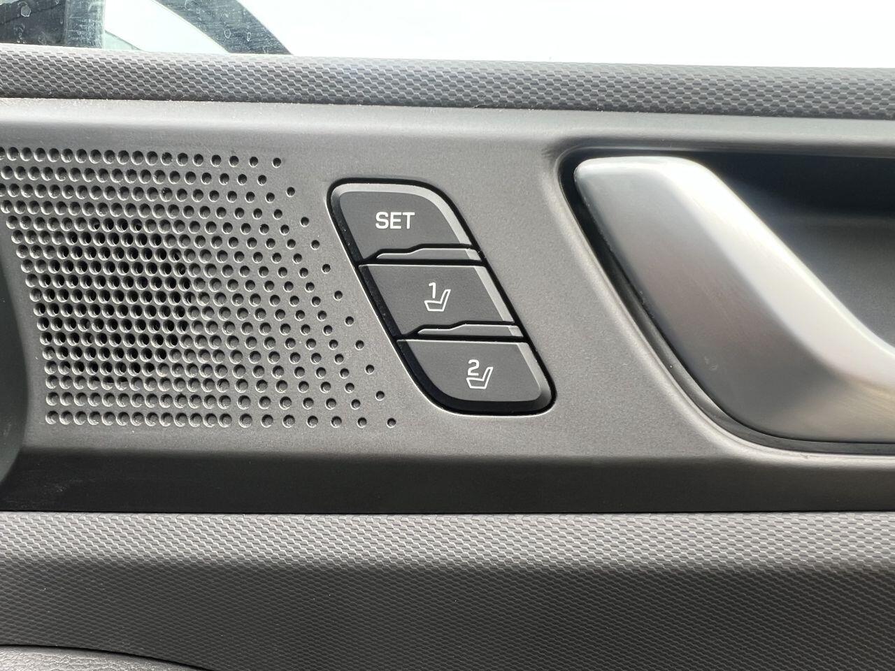 Hyundai Ioniq view 64