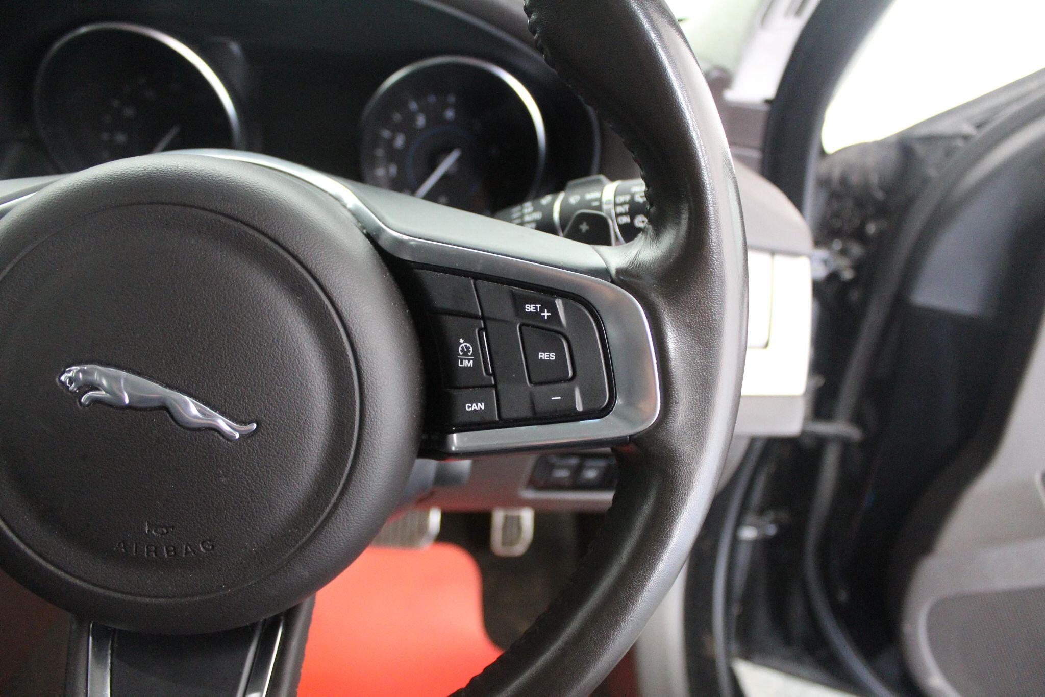 Jaguar XF view 46