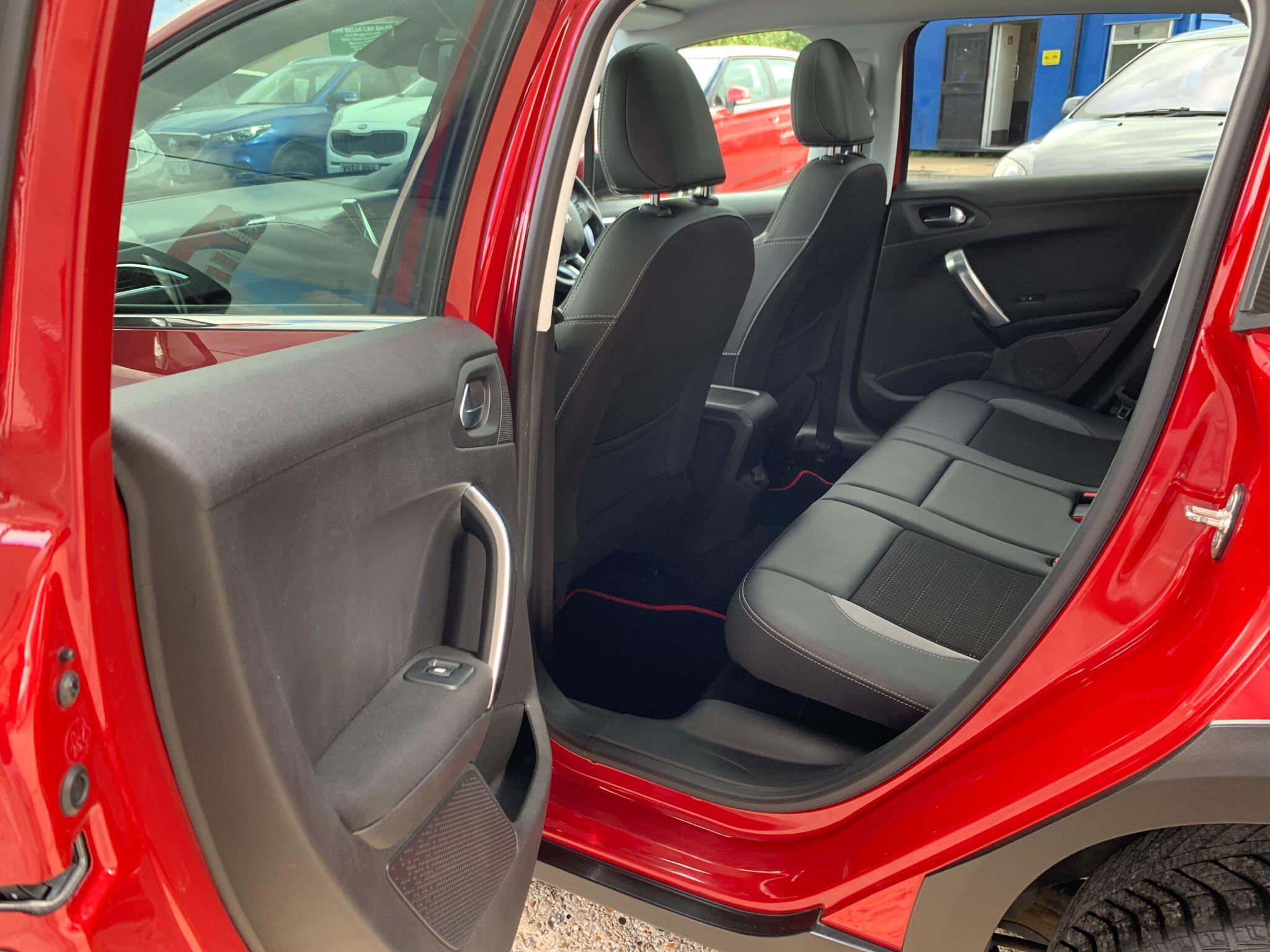 Peugeot 2008 view 19