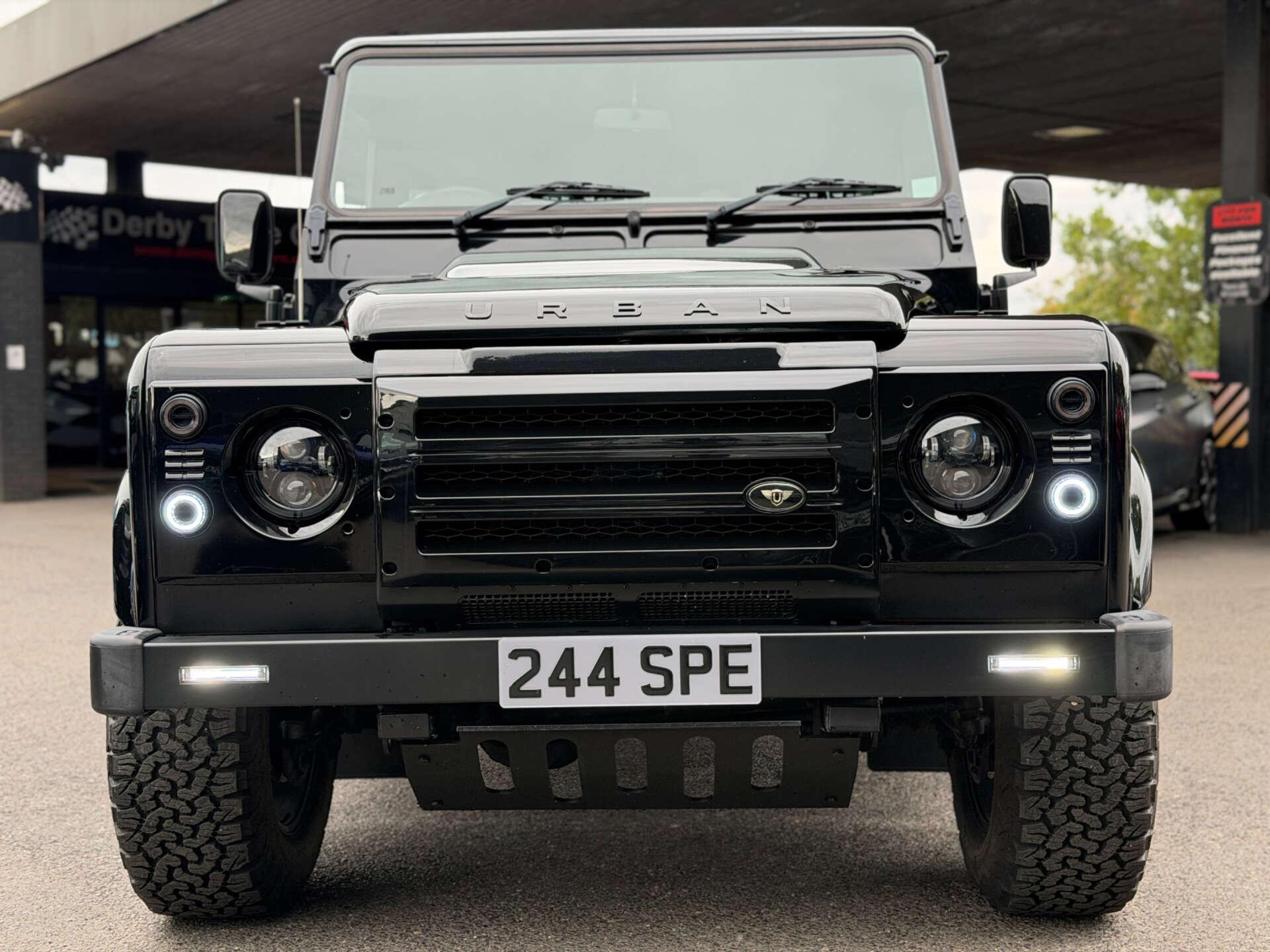 Land Rover Defender view 37