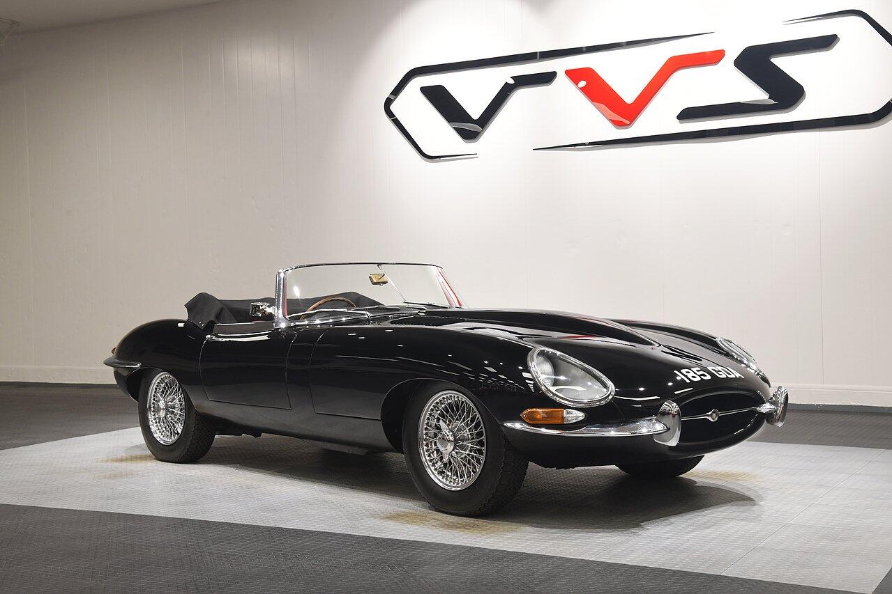 Jaguar E-Type view 25