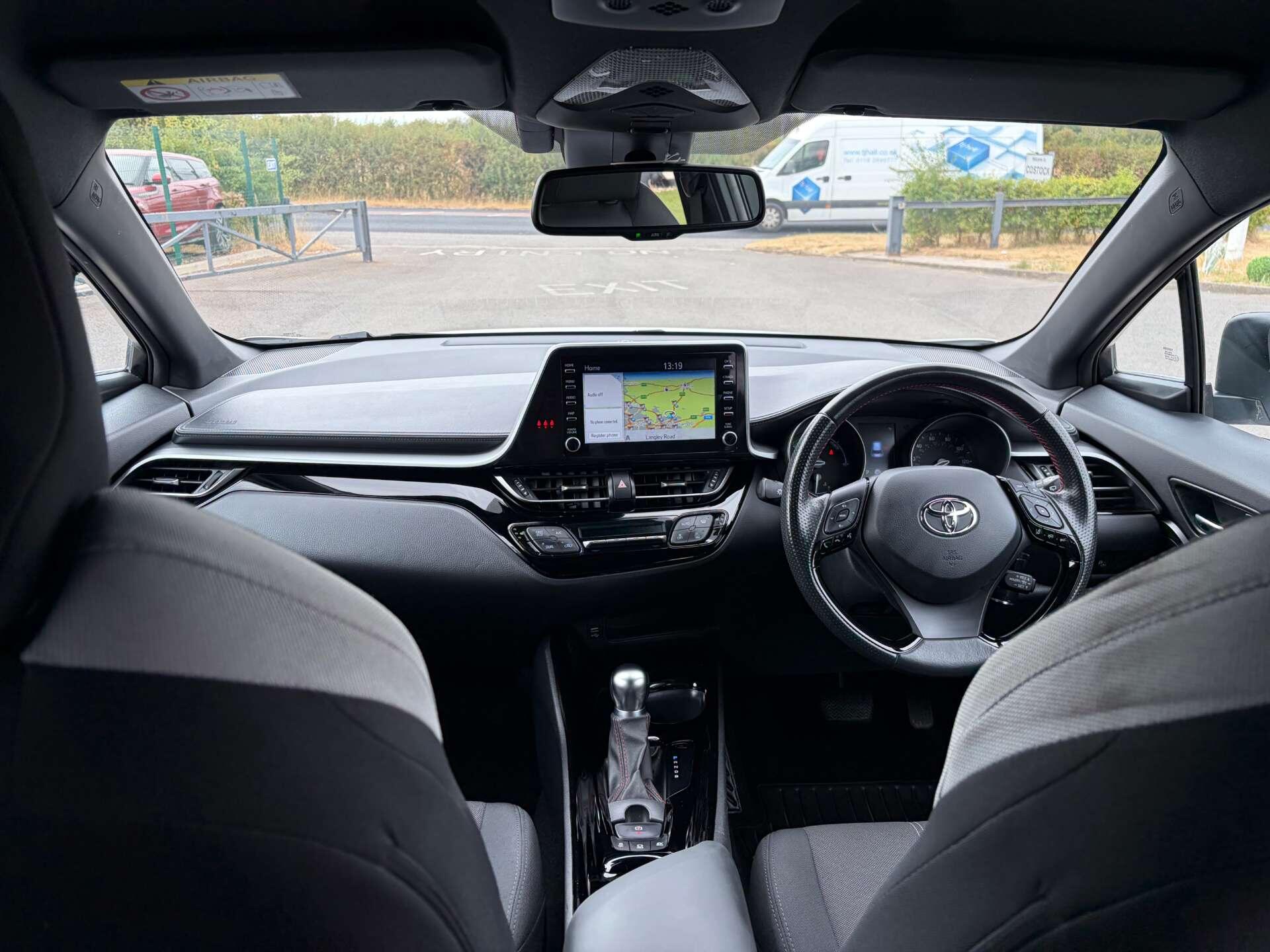 Toyota C-HR view 32
