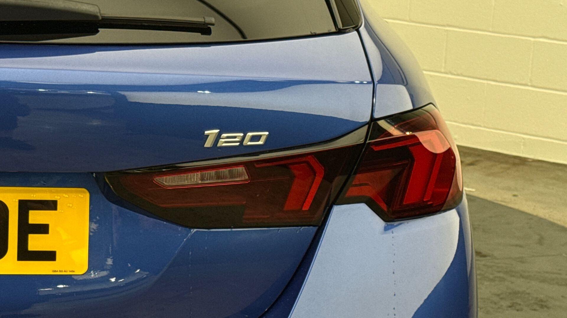 BMW 1 Series view 22
