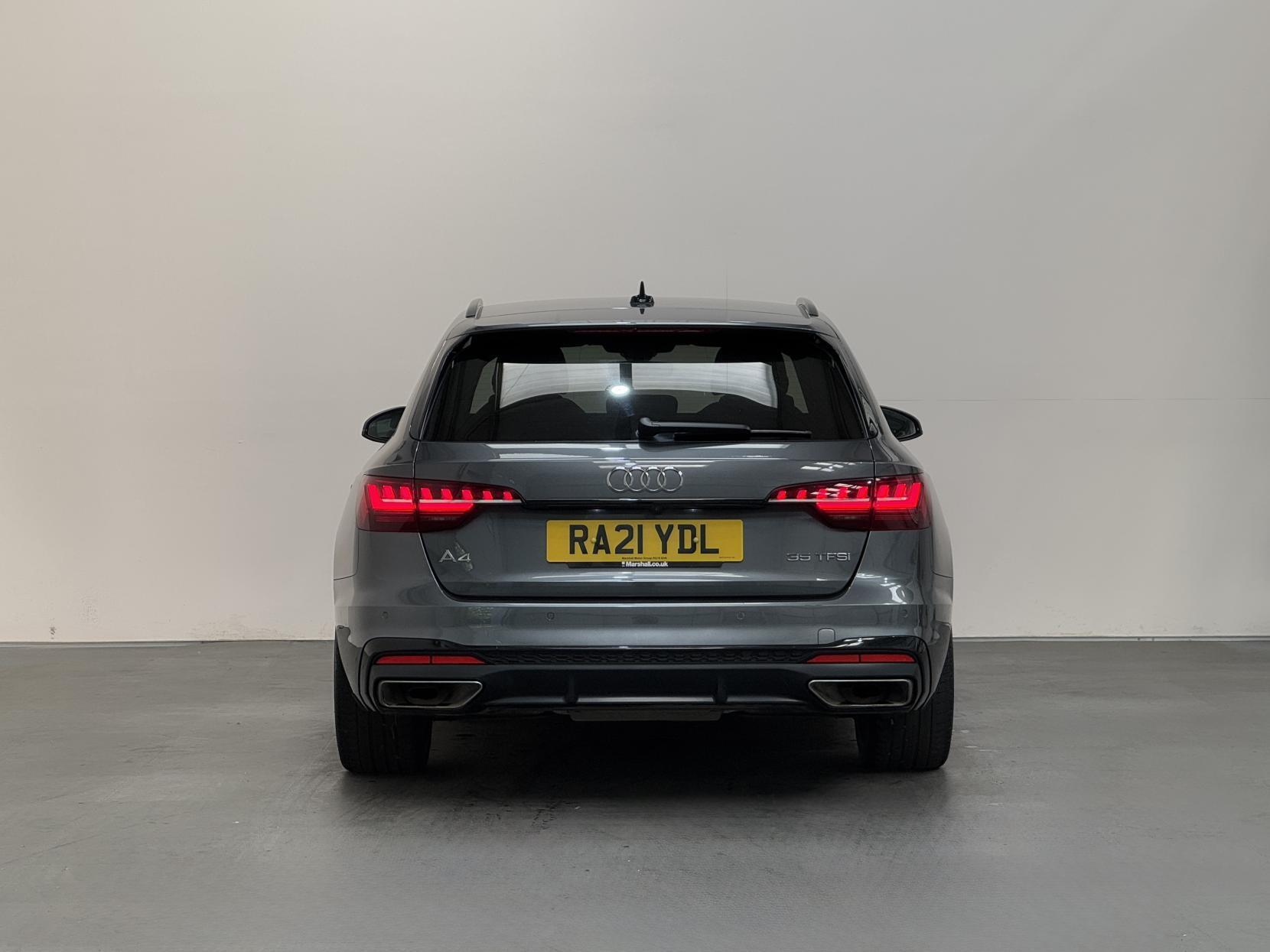 Audi A4 Avant view 9